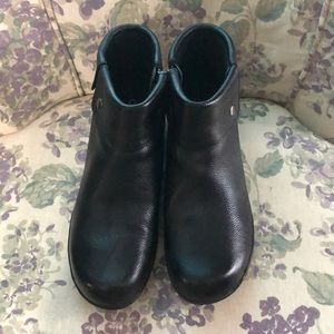 Cherokee Norma cute leather ankle boots 👢